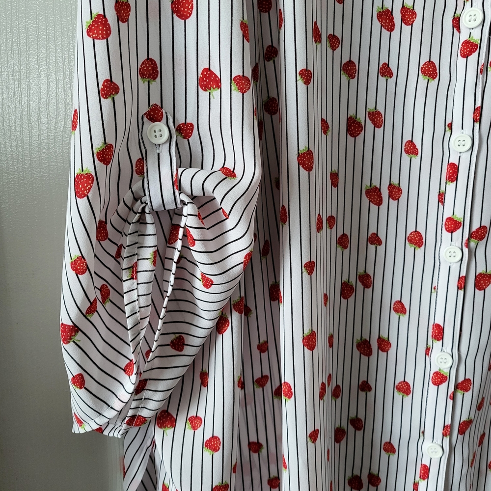 🍓Catherines Strawberry Print Blouse with Stripes
